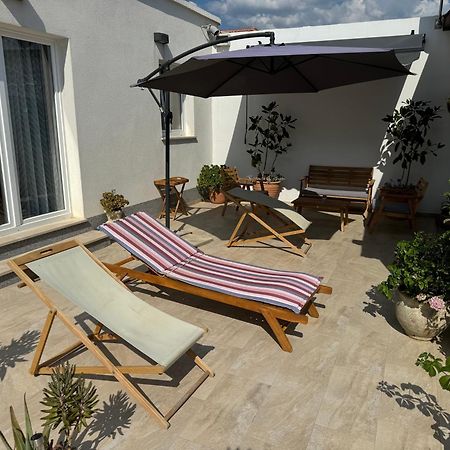 Beach House Oasis Villa Livak Kastela Bagian luar foto
