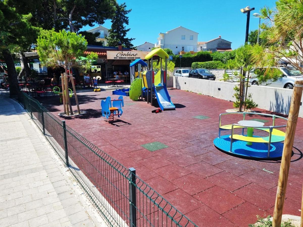 Beach House Oasis Villa Livak Kastela Bagian luar foto
