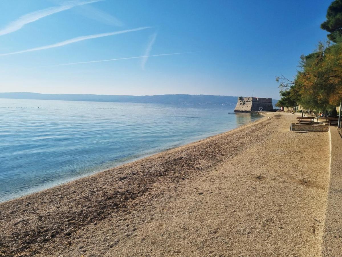 Beach House Oasis Villa Livak Kastela Bagian luar foto