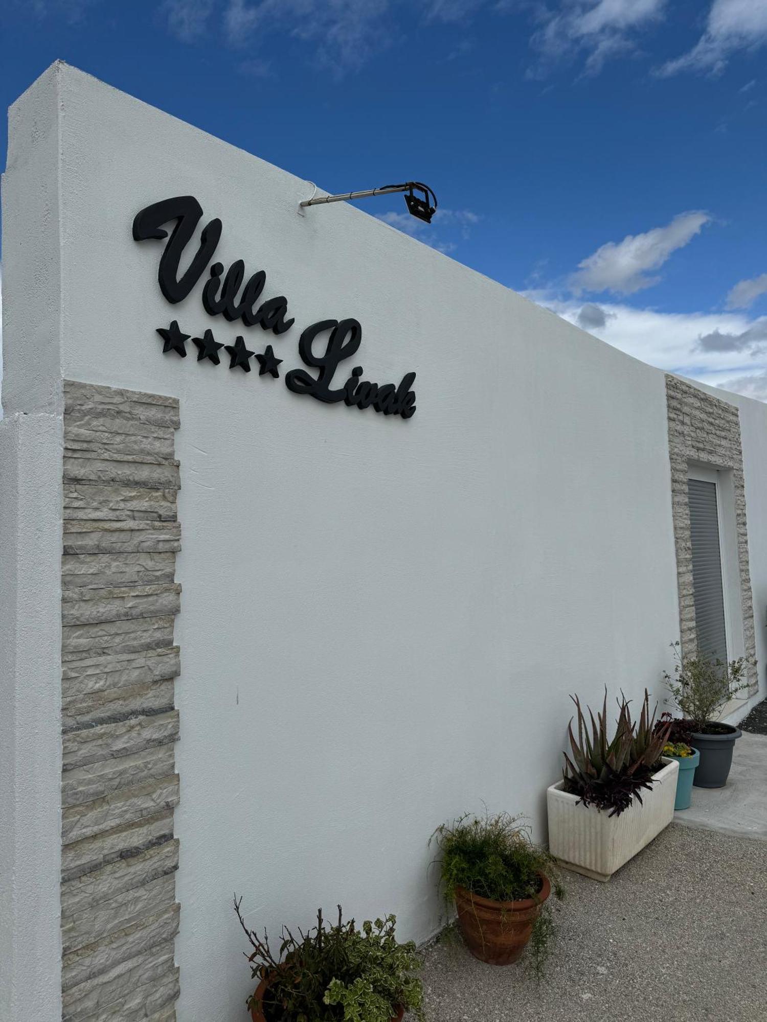 Beach House Oasis Villa Livak Kastela Bagian luar foto