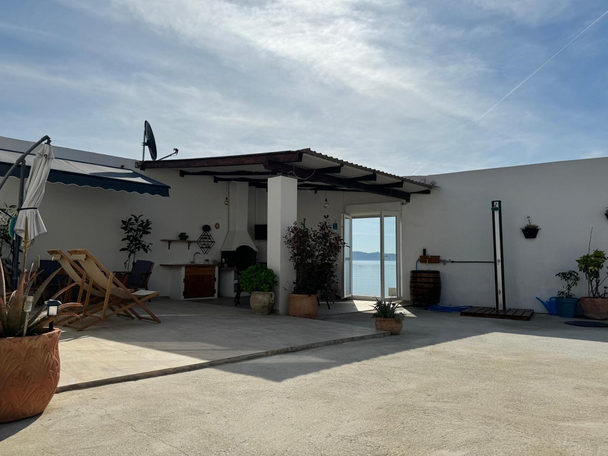 Beach House Oasis Villa Livak Kastela Bagian luar foto