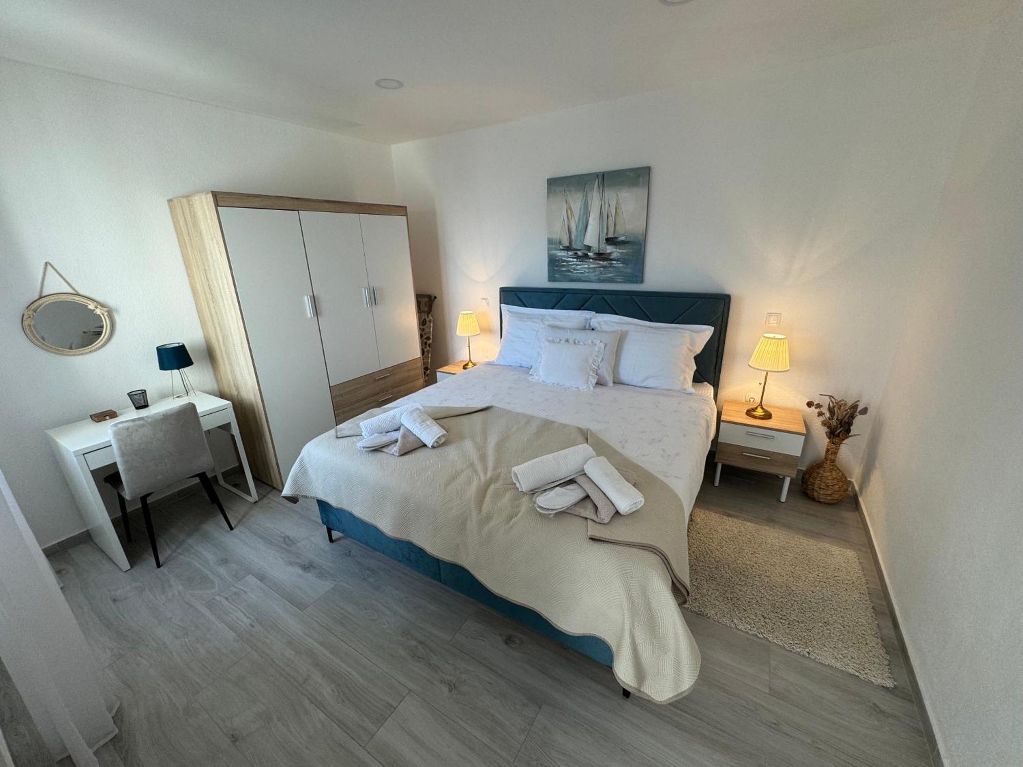 Beach House Oasis Villa Livak Kastela Bagian luar foto