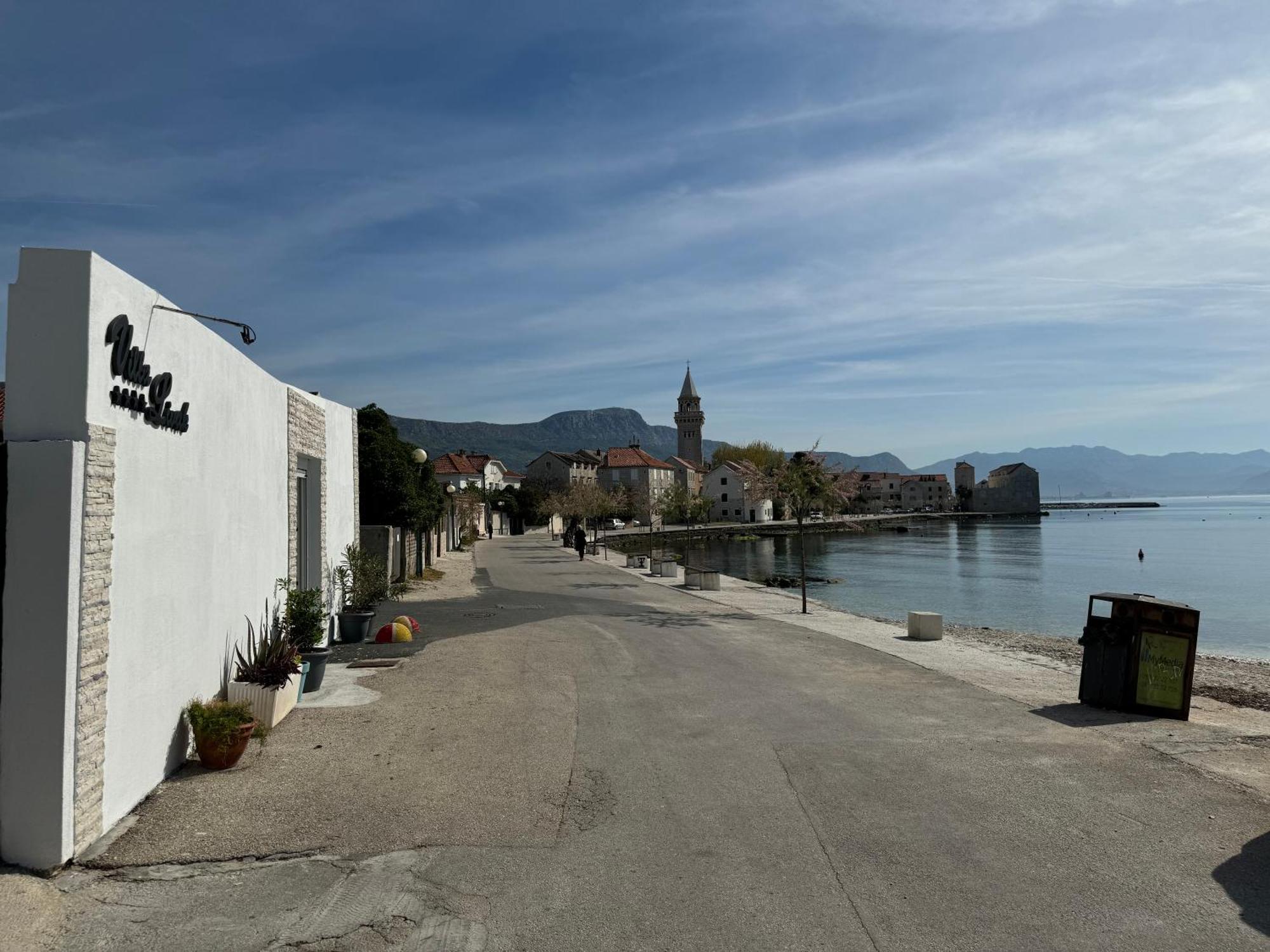 Beach House Oasis Villa Livak Kastela Bagian luar foto