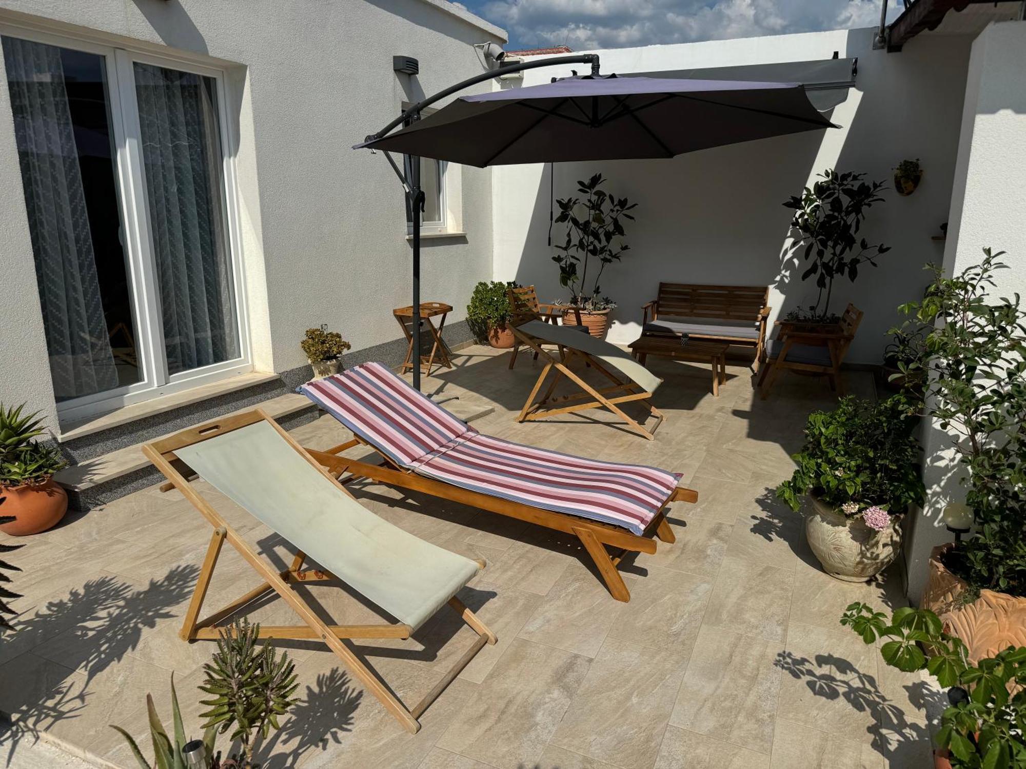 Beach House Oasis Villa Livak Kastela Bagian luar foto