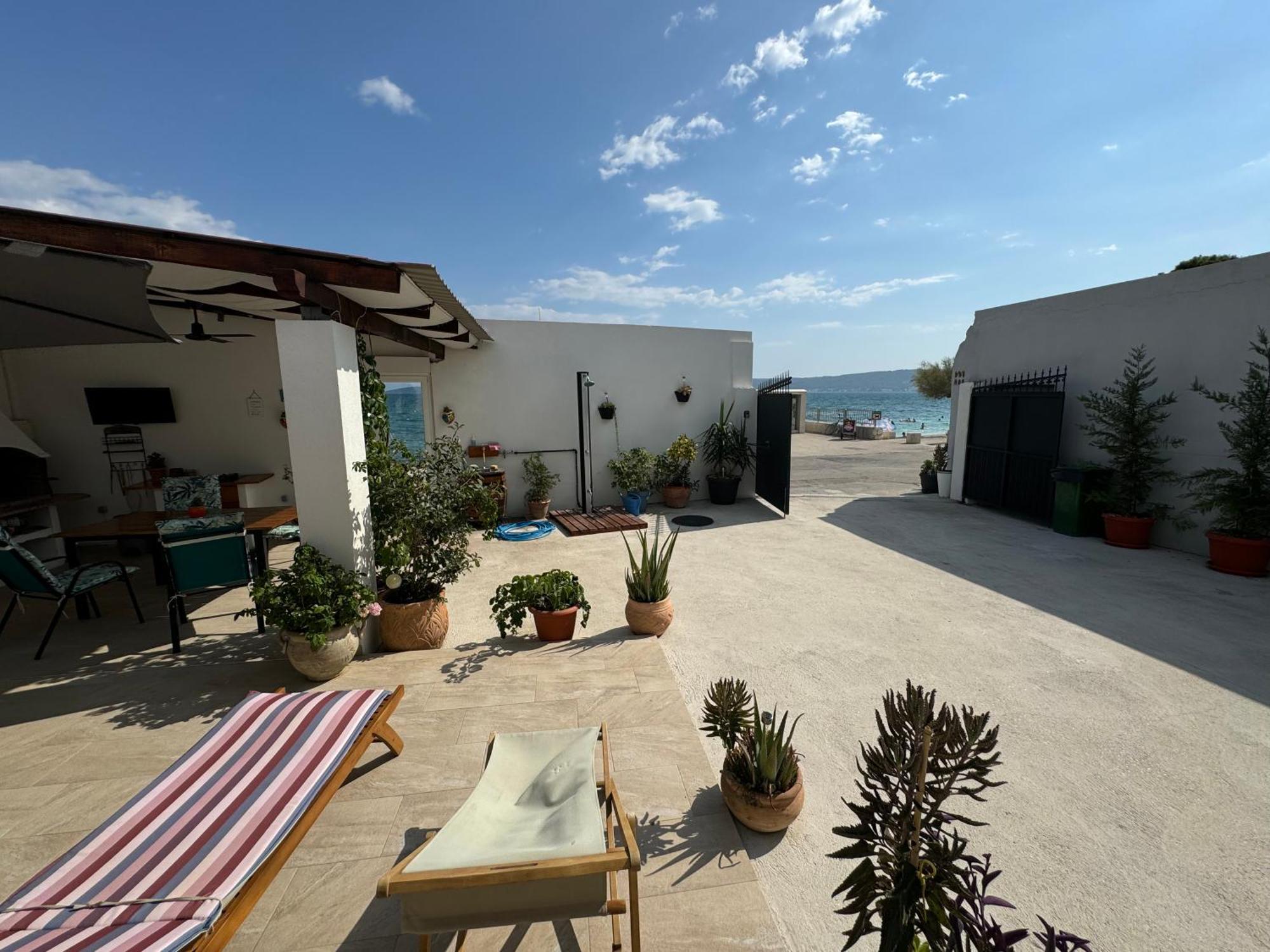 Beach House Oasis Villa Livak Kastela Bagian luar foto